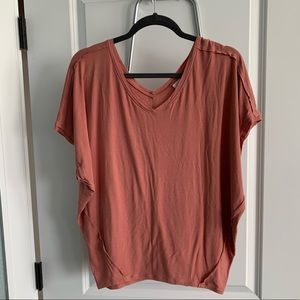 CABI womens short sleeve  v neck tapered blouse coral pink size small